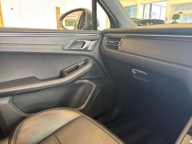 PORSCHE Macan Photo 41