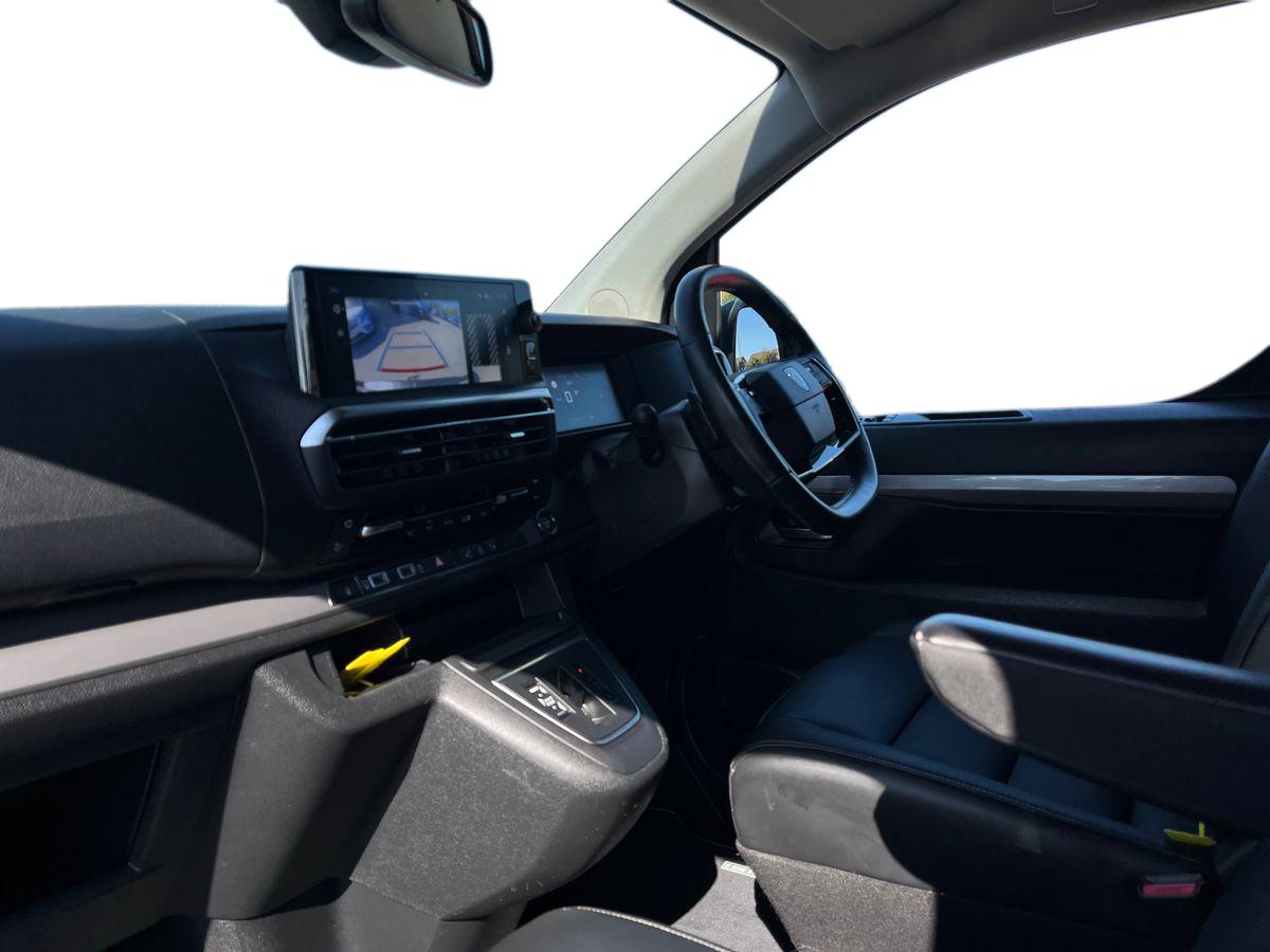 Peugeot e-Traveller Photo 2