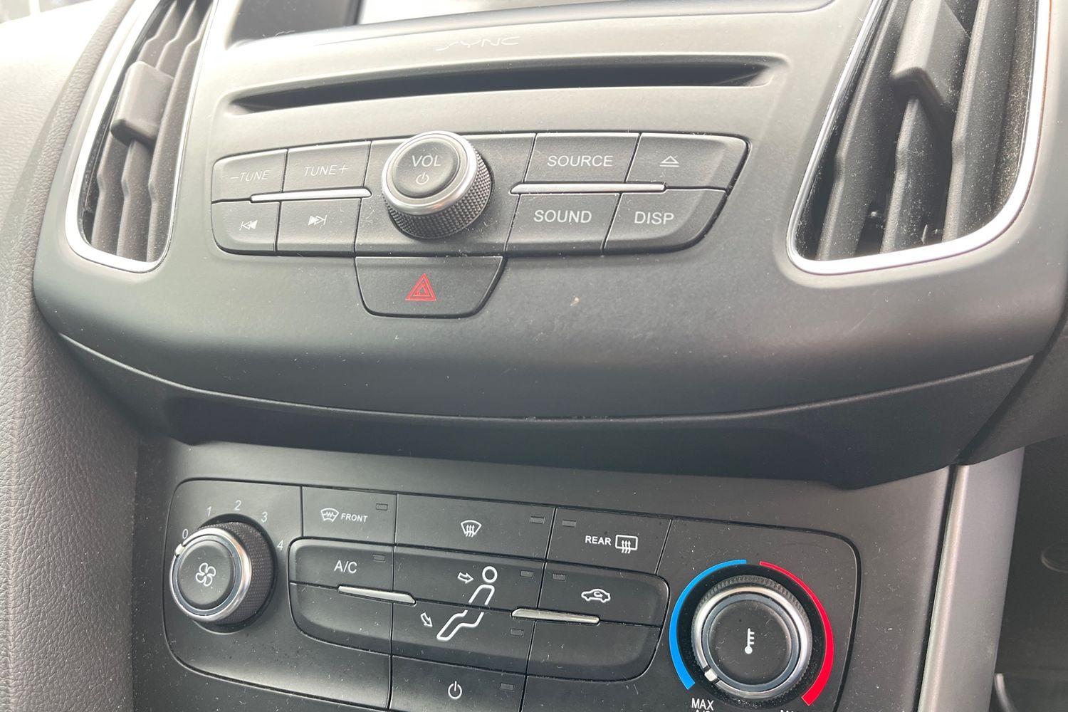 Ford FOCUS Photo 36