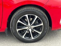 TOYOTA Yaris Photo 5