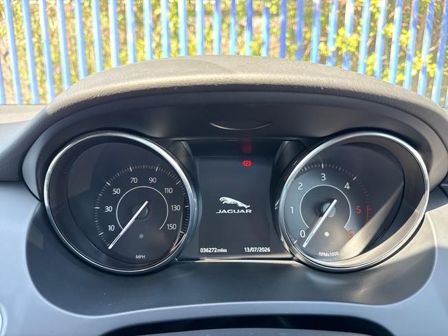 JAGUAR E-Pace Photo 15
