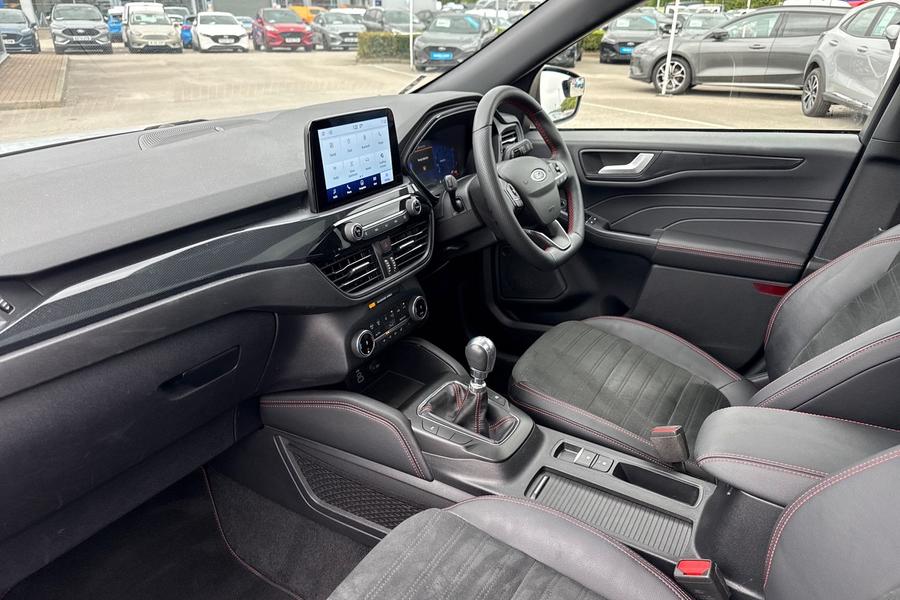 Ford KUGA Photo autoimg-f3404c83059136cce247378d01863fab72e62c31.jpg