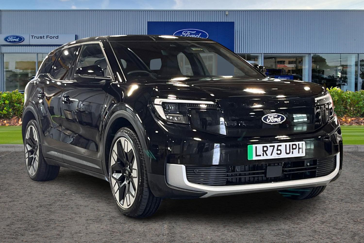 Ford Explorer Photo 0