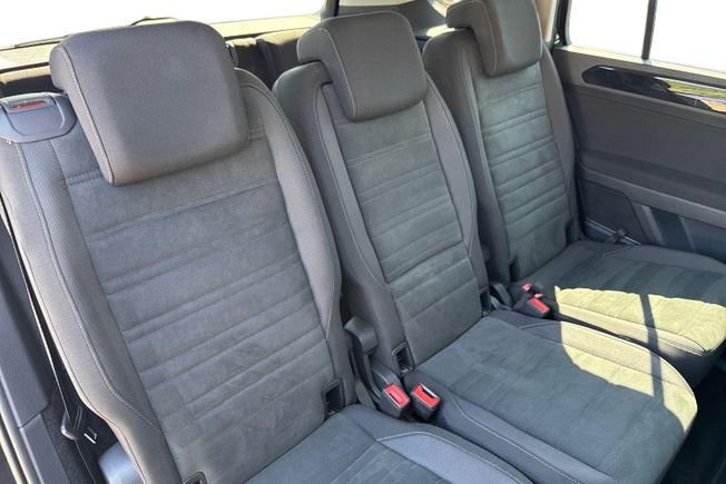 VOLKSWAGEN Touran Photo 9