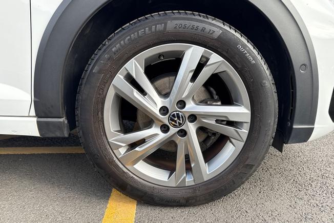 VOLKSWAGEN Taigo Photo 5