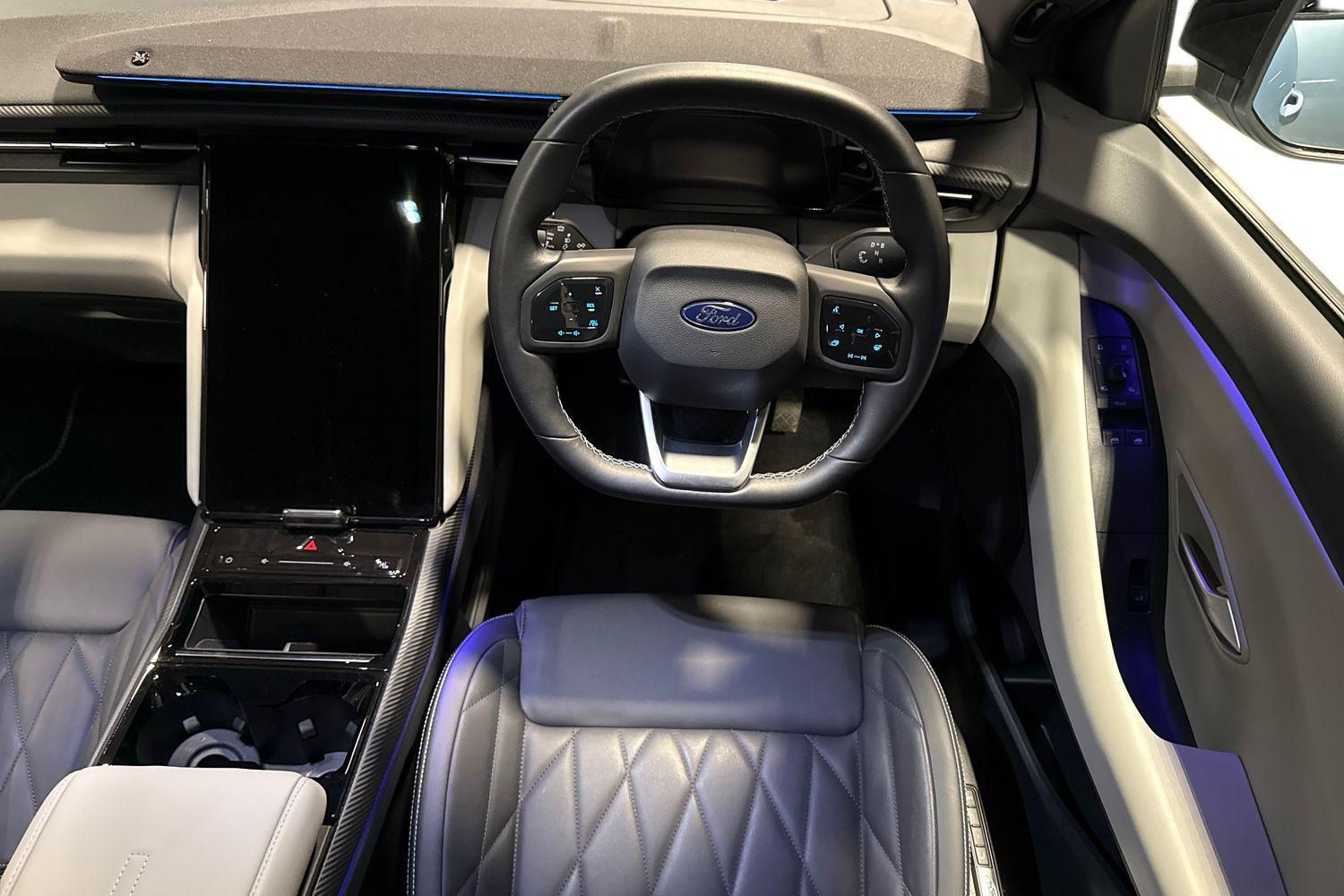 Ford Explorer Photo 10