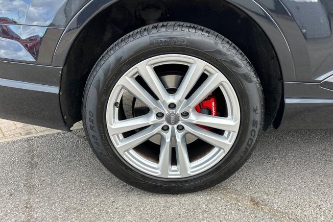AUDI Q7 Photo 28