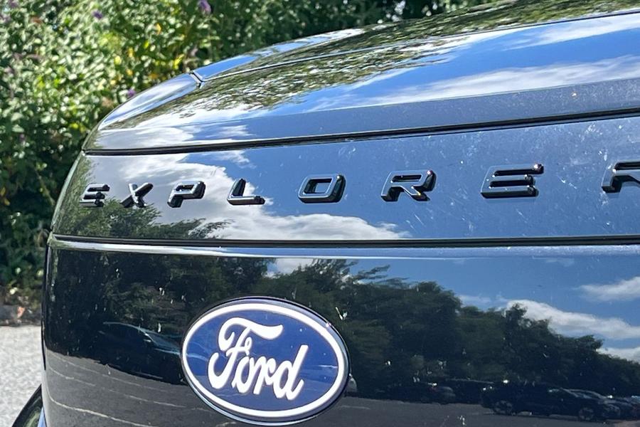 Ford Explorer Photo autoimg-f3557c9c2e97fb8bbee4f8d31dd9af064232c6da.jpg