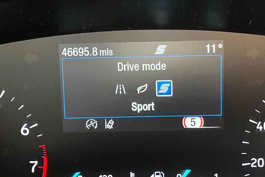 Ford FOCUS Photo autoimg-f35baad87843423919d9a93ca60ad618c2998022.jpg