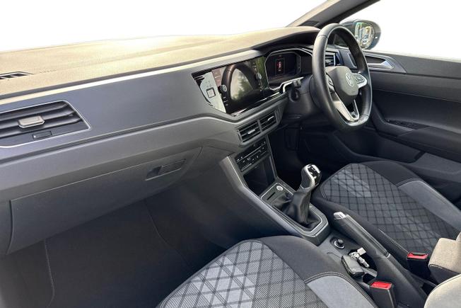 VOLKSWAGEN Taigo Photo 2