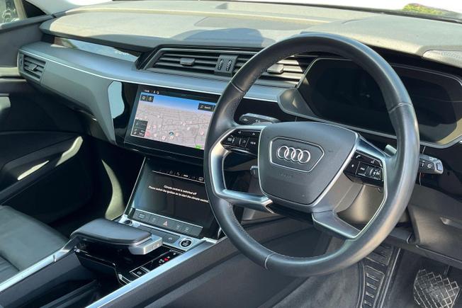 AUDI e-tron Photo 6