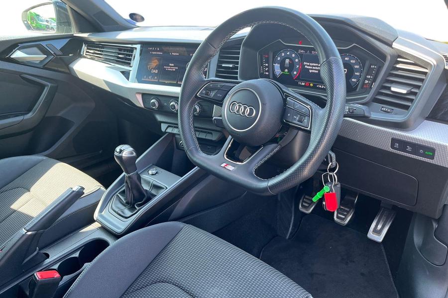 Audi A1 Photo autoimg-f3629fb482553ab18e7c9b580891b9f930365650.jpg