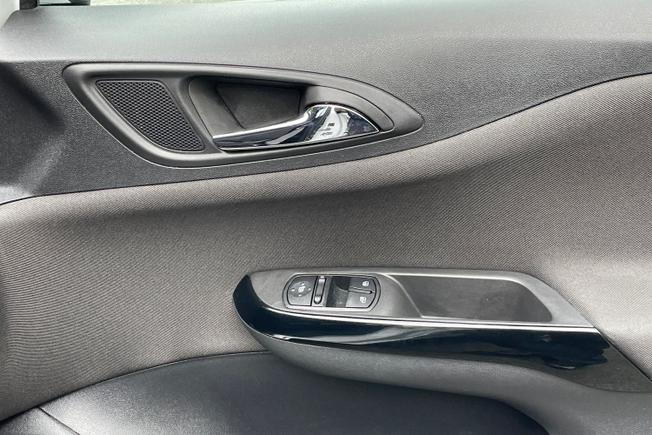 VAUXHALL Corsa Photo 22