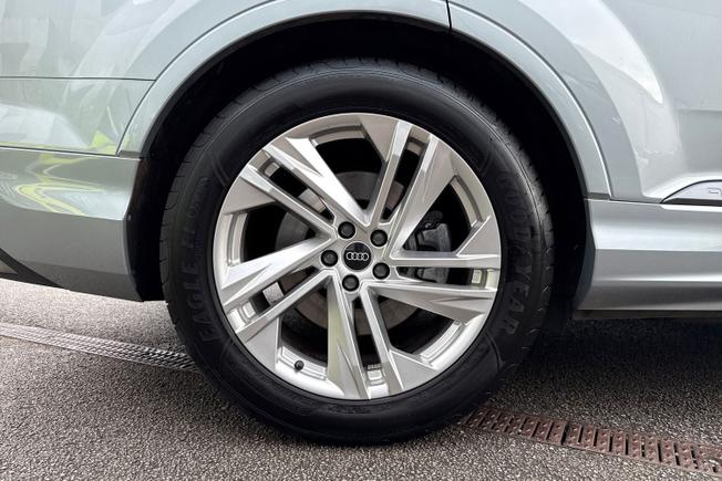 AUDI Q7 Photo 5