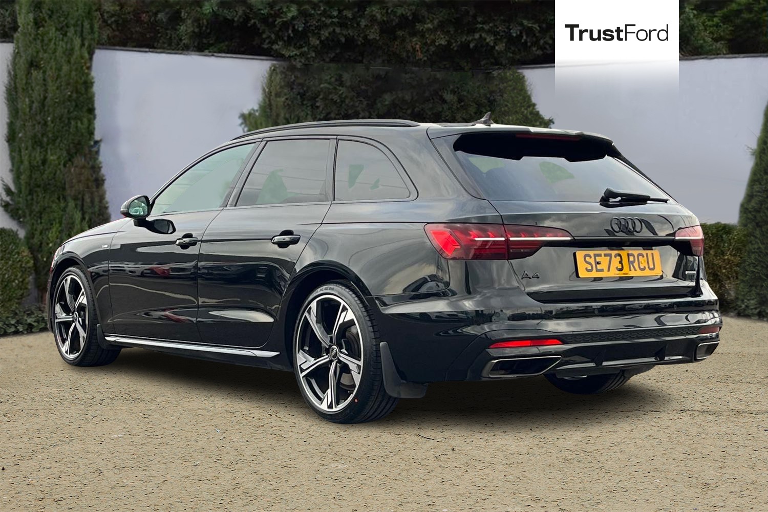 Audi A4 Avant Photo 1