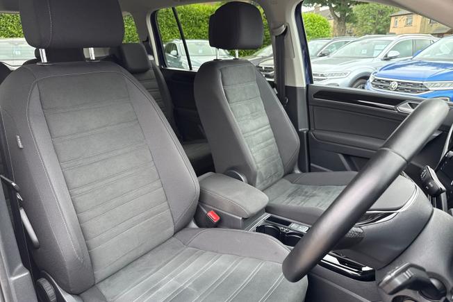 VOLKSWAGEN Touran Photo 25