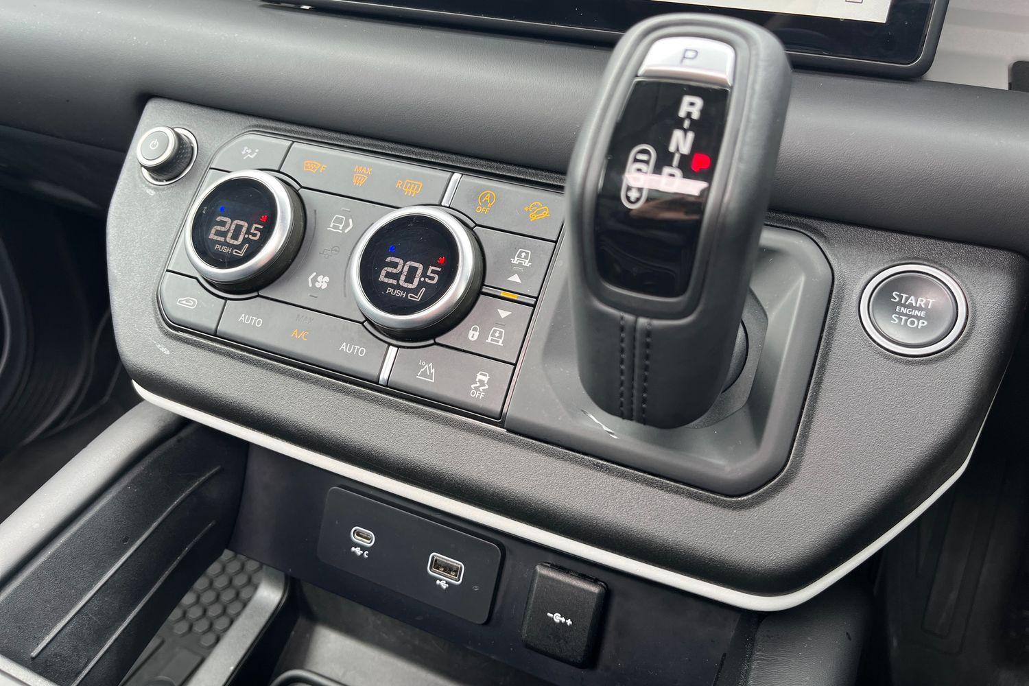 Land Rover Defender 110 Photo 30