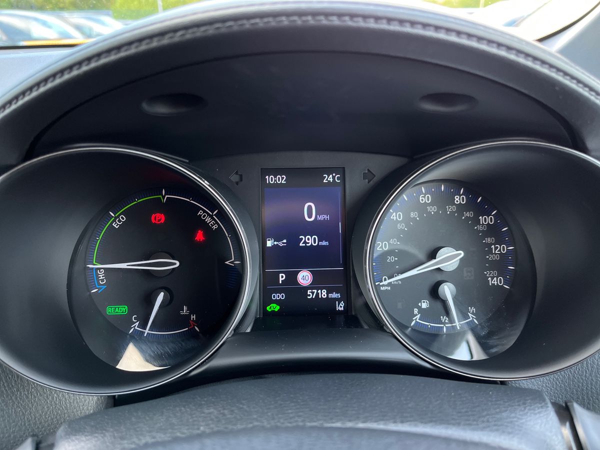 Toyota C-HR Photo 42