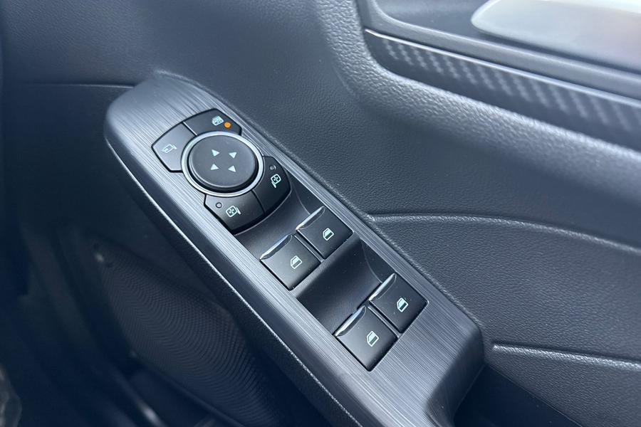 Ford KUGA Photo autoimg-f37311970902cc7a4b09e951cf3eb308c6020026.jpg