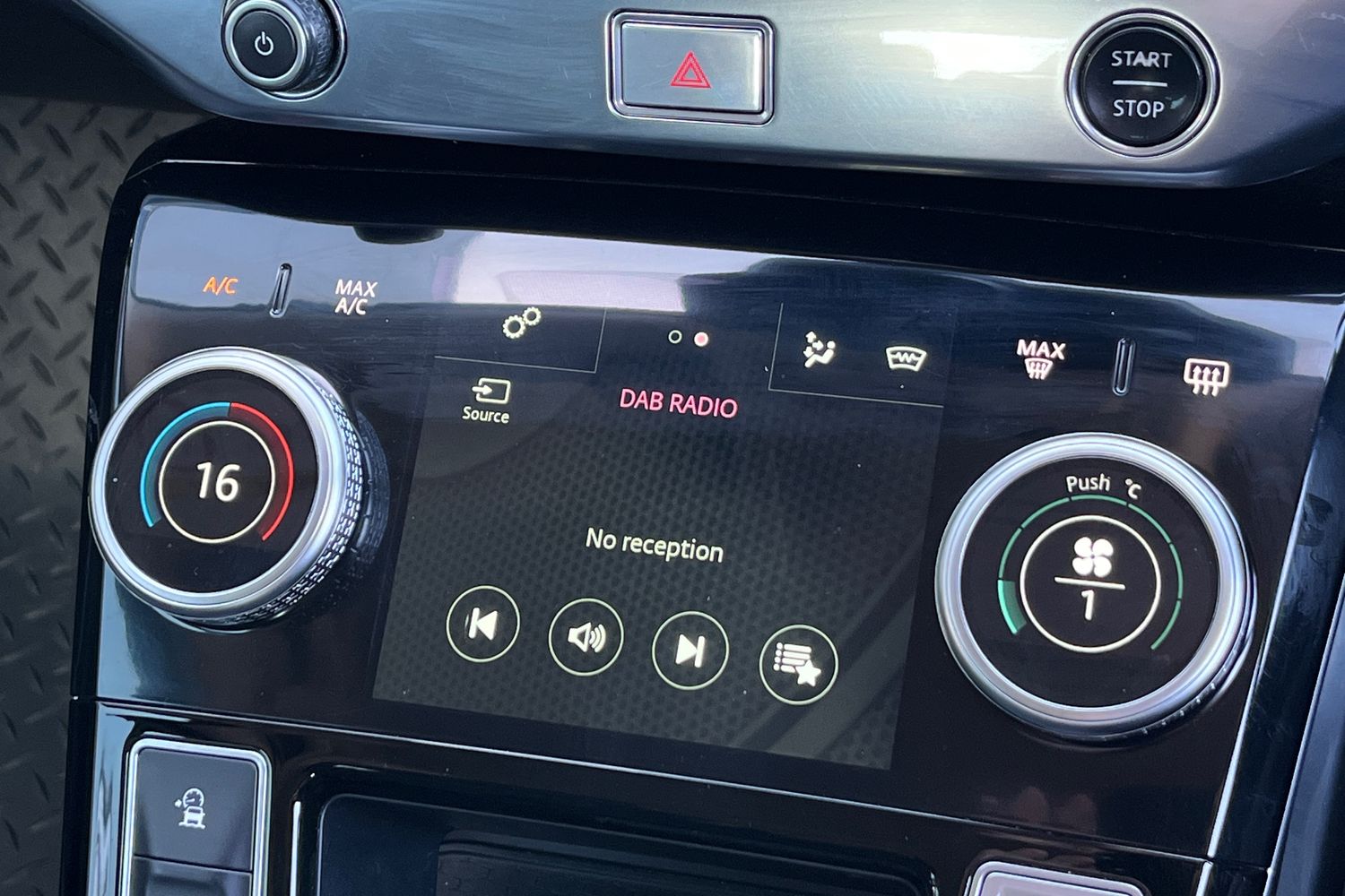 Jaguar I-PACE Photo 33