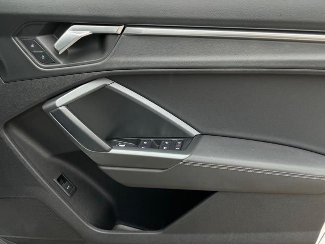 AUDI Q3 Photo 30