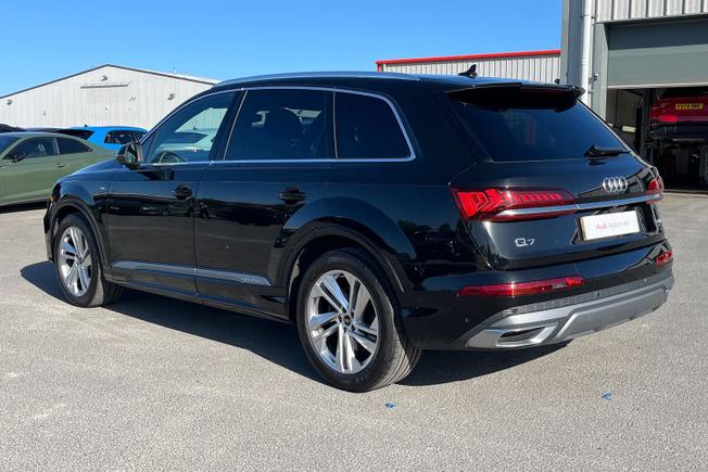 AUDI Q7 Photo 27