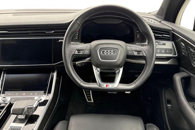 AUDI Q7 Photo 11