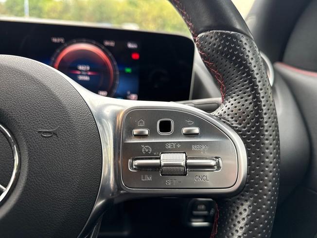 Mercedes-Benz GLA Photo 17