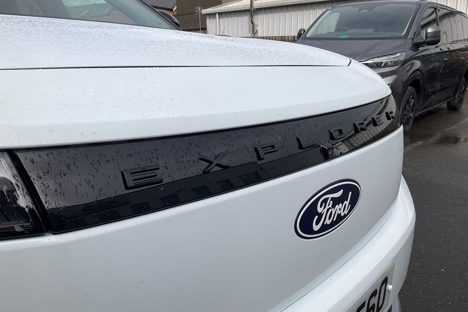 Ford Explorer Photo 38
