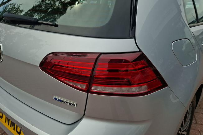 VOLKSWAGEN Golf Photo 18