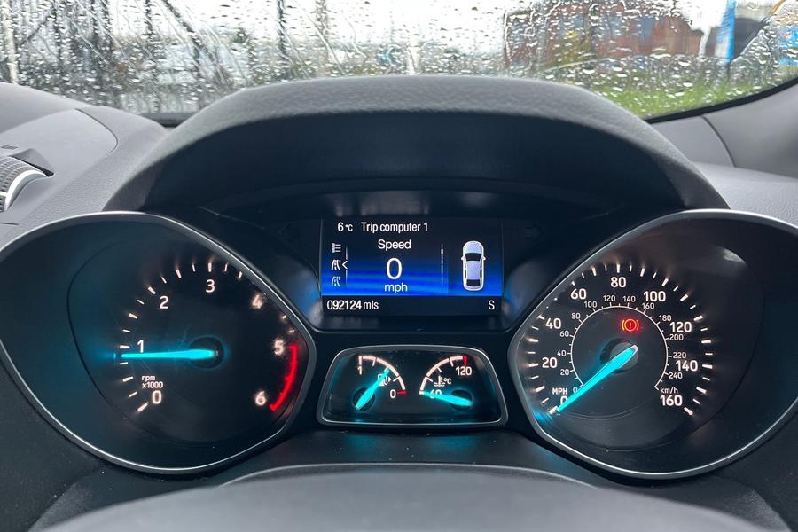 Ford KUGA Photo autoimg-f38631c4b184589d74ffef70f40b75bb93888deb.jpg