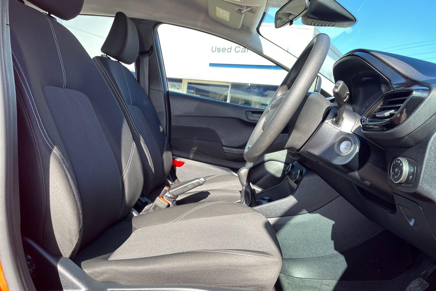 Ford Fiesta Photo 16