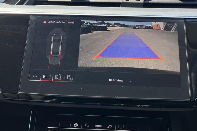 Audi e-tron Photo 29