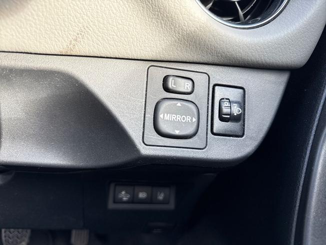 Toyota YARIS Photo 24