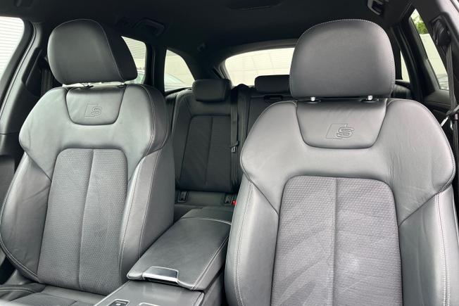 AUDI A6 Avant Photo 21
