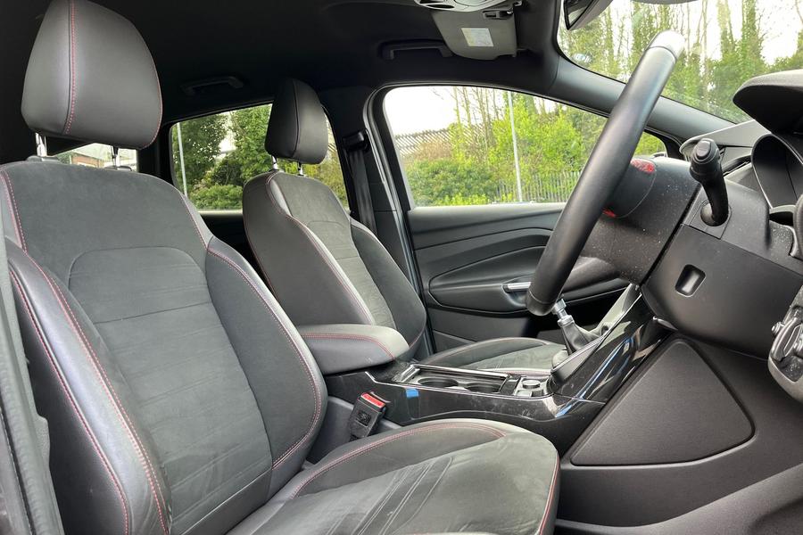 Ford Kuga Photo autoimg-f397def36504d8e5bcc81a587d7846c2b8c989bf.jpg