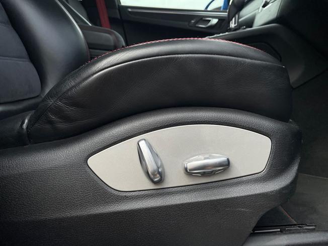 PORSCHE Macan Photo 27