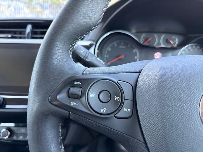 VAUXHALL Corsa Photo 16
