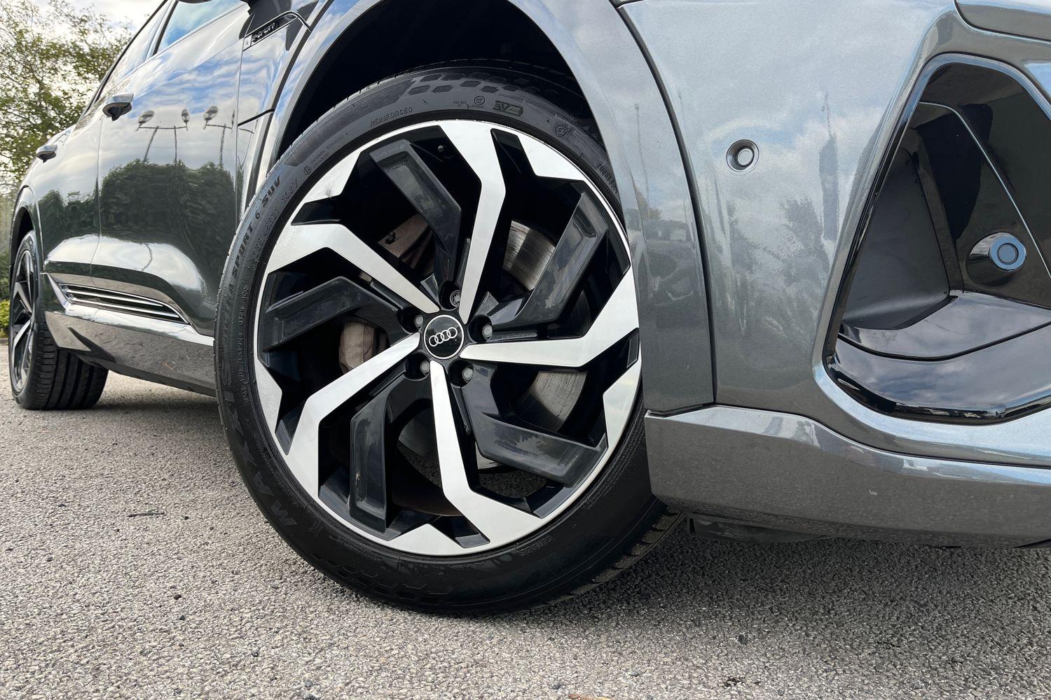 Audi e-tron Photo 7