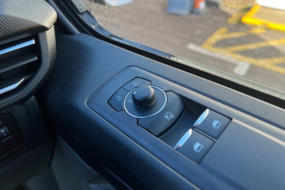 Used Ford TRANSIT CUSTOM WP25YXZ 26