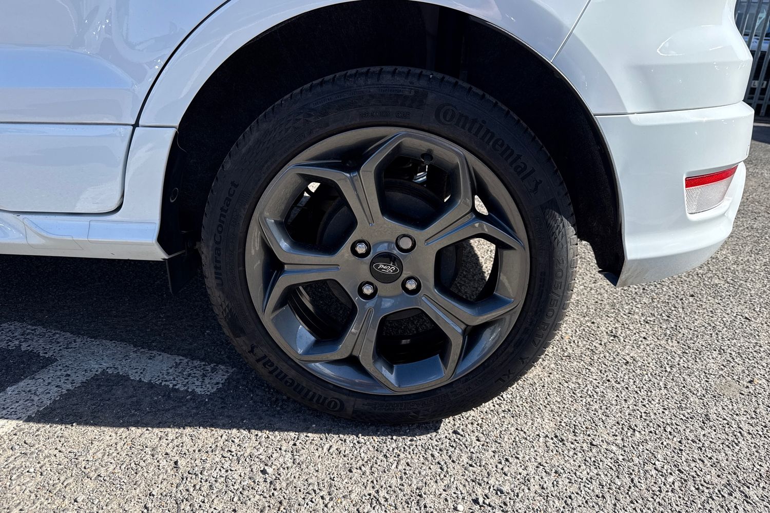 Ford EcoSport Photo 7