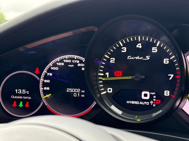PORSCHE Panamera Photo 15