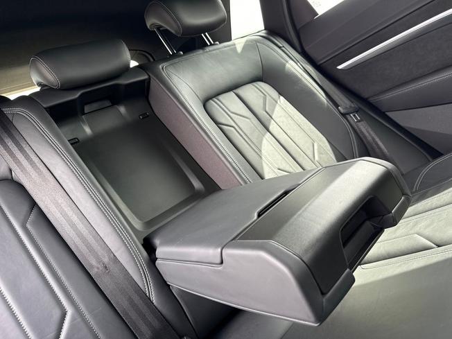 AUDI e-tron Photo 27