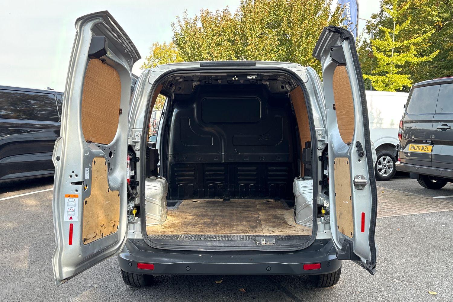 Ford TRANSIT COURIER Photo 5