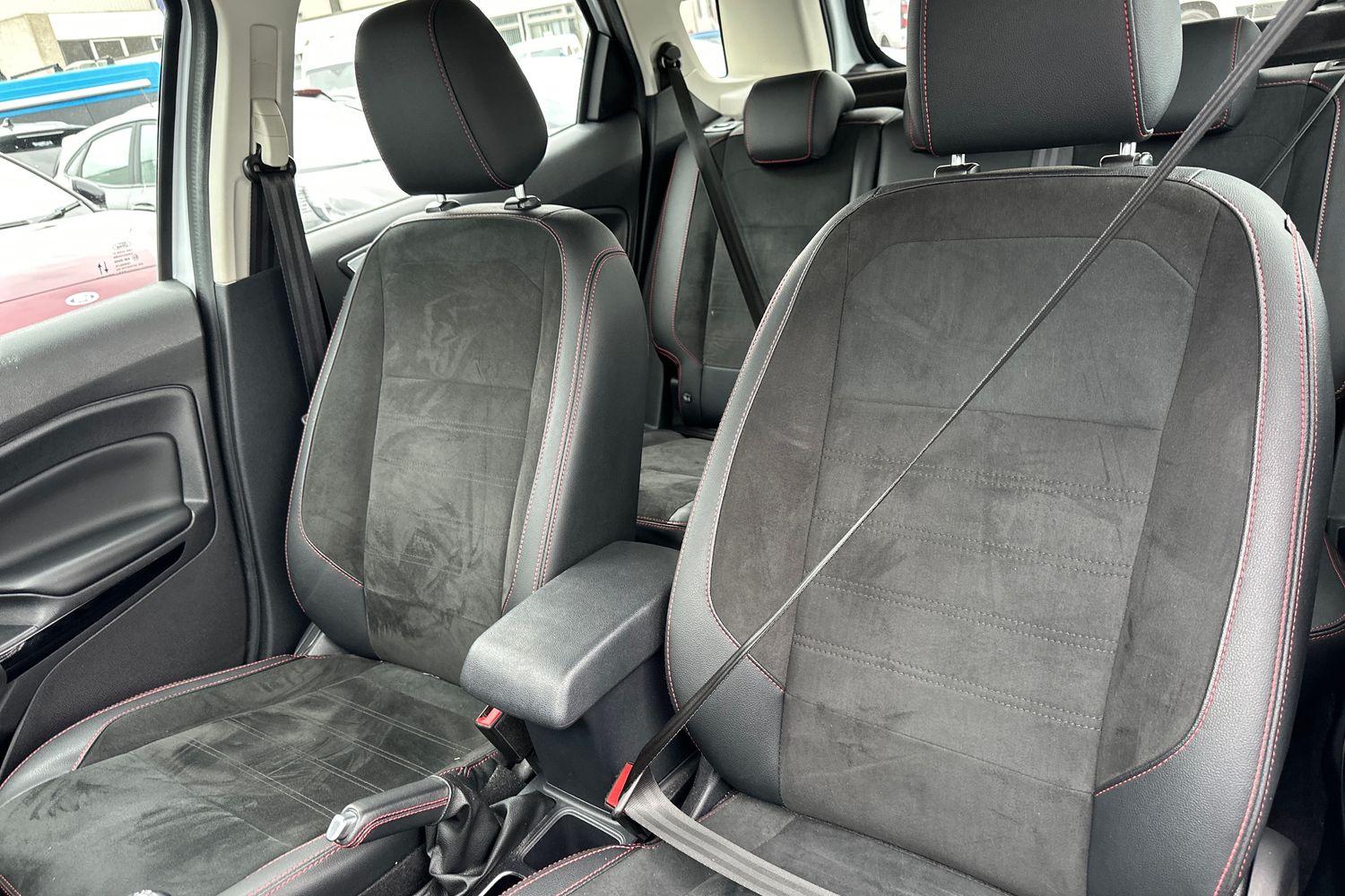 Ford ECOSPORT Photo 18