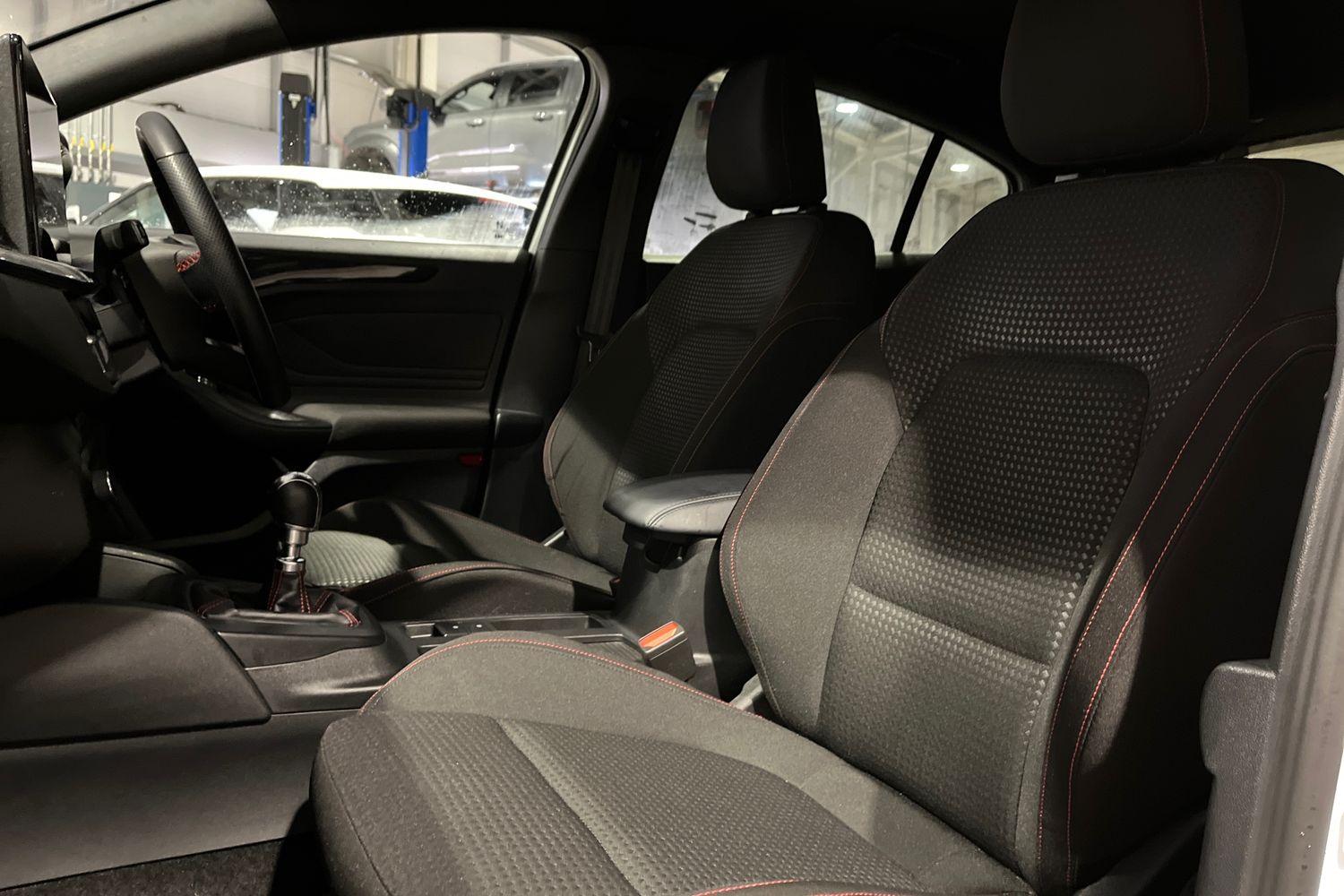 Ford FOCUS Photo 18