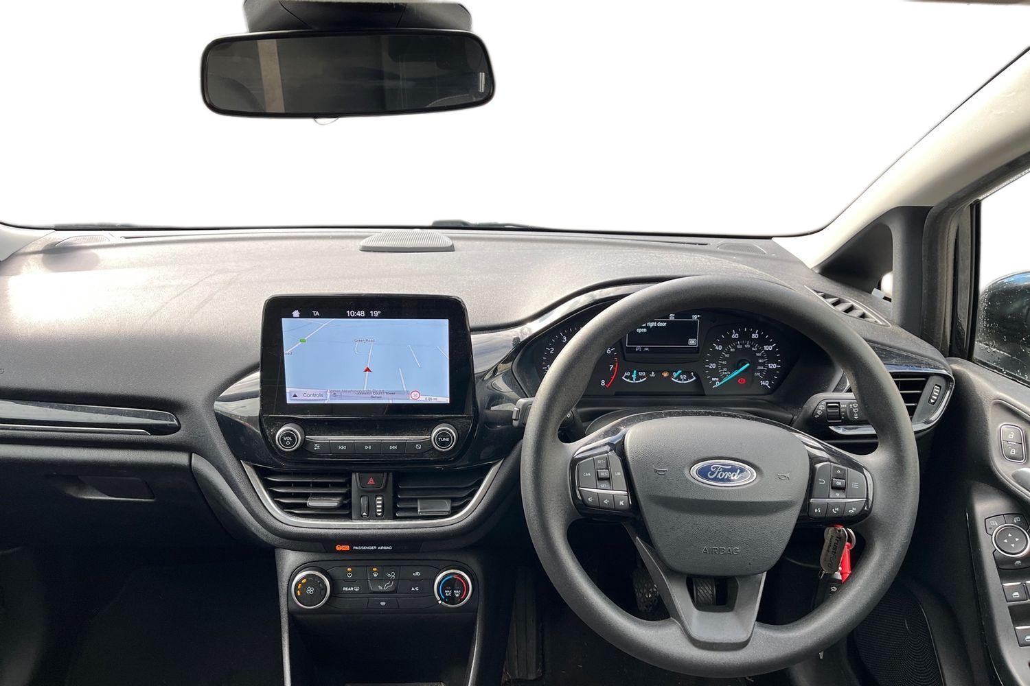 Ford FIESTA Photo 10