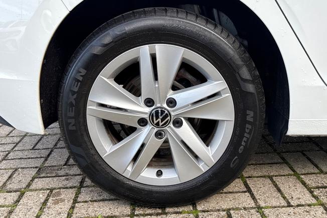 VOLKSWAGEN Golf Photo 21