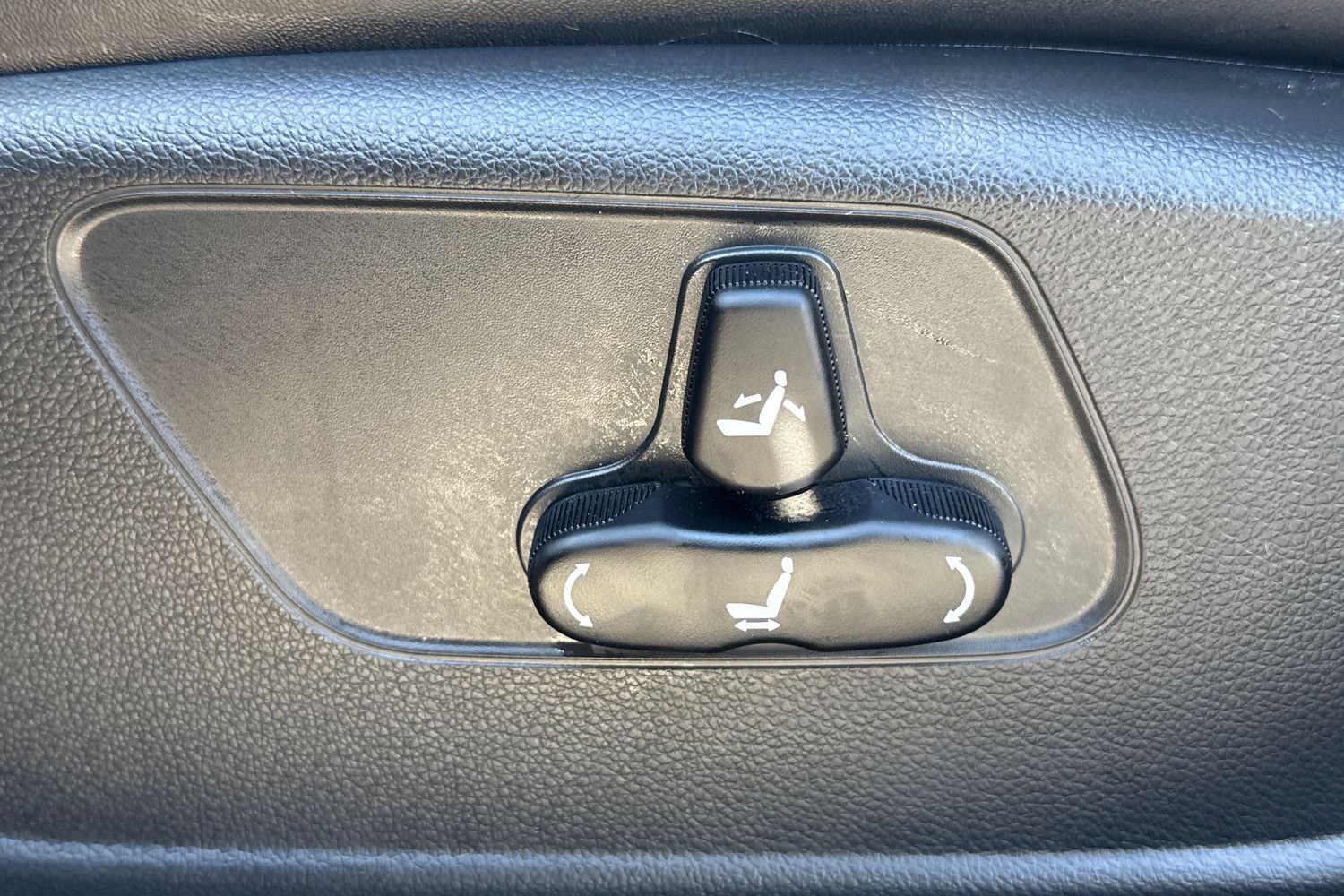 KGM KORANDO Photo 29