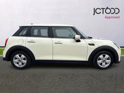 MINI Hatch Photo 4